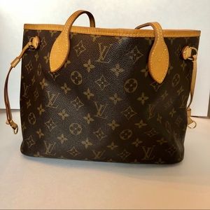 Luis Knockoff Purse - Beautiful Looks Authentic!